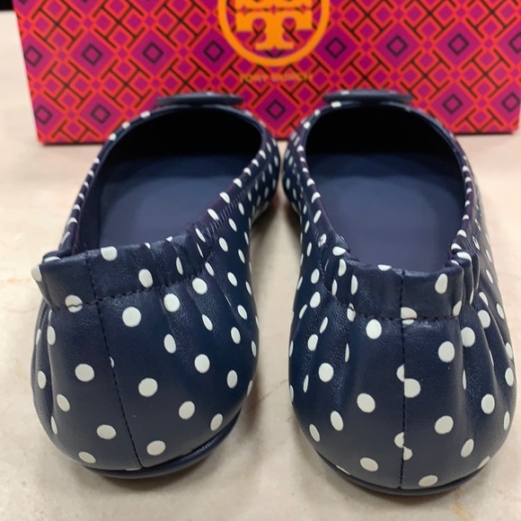 TORY BURCH NAPPA LEATHER TRAVEL BALLET FLATS CLASSIC NAVY DOTS SIZE 8.5 - Picture 14 of 16